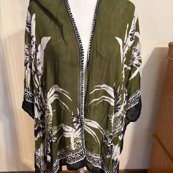 VINCE CAMUTO Green/White Floral Kimono Wrap Open Front Boho Cover Up One Size - Picture 1 of 10